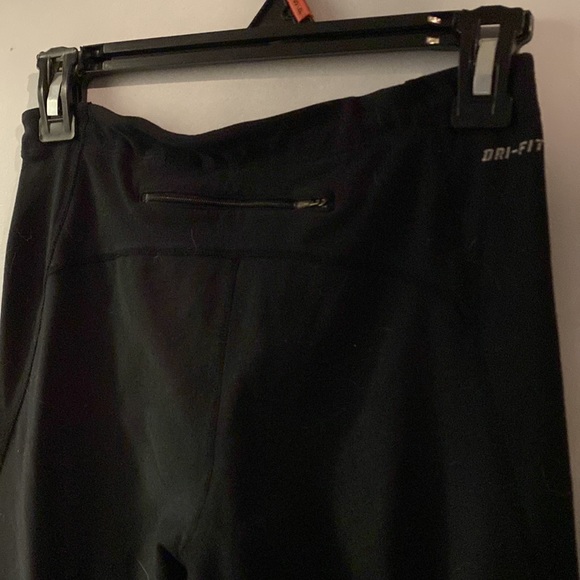 cropped nike leggings - Picture 2 of 2